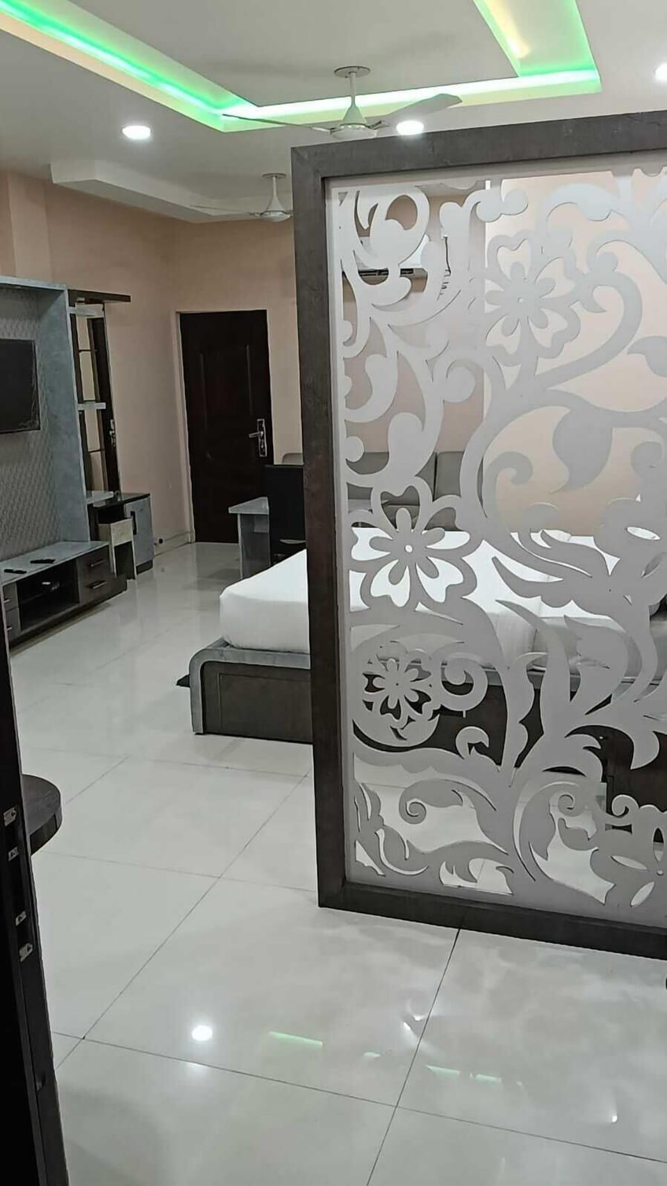 Luxury Room | Iron/ironing board, free WiFi, bed sheets