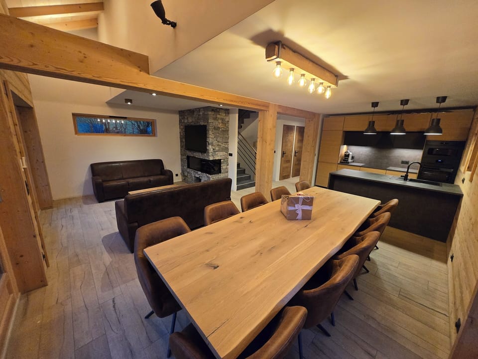 Living room with view of the Mont-Blanc massif and the Miage domes