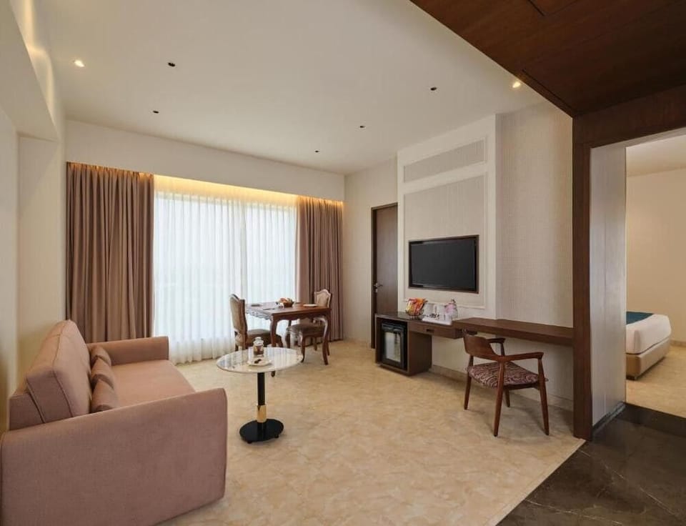 Suite | Living area | TV