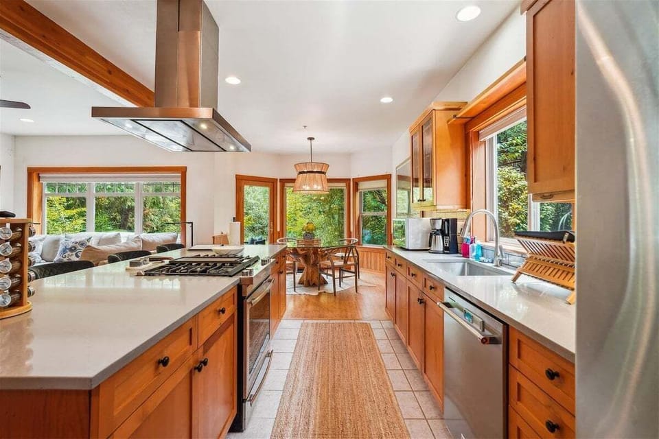 Kitchen at Puffin`s on Larch