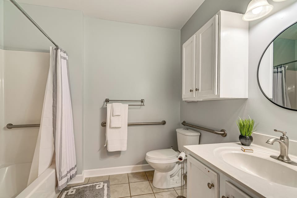 Steps to Smith Mountain Lake: Unit w/ Pool Access! Apartment in Smith Mountain Lake