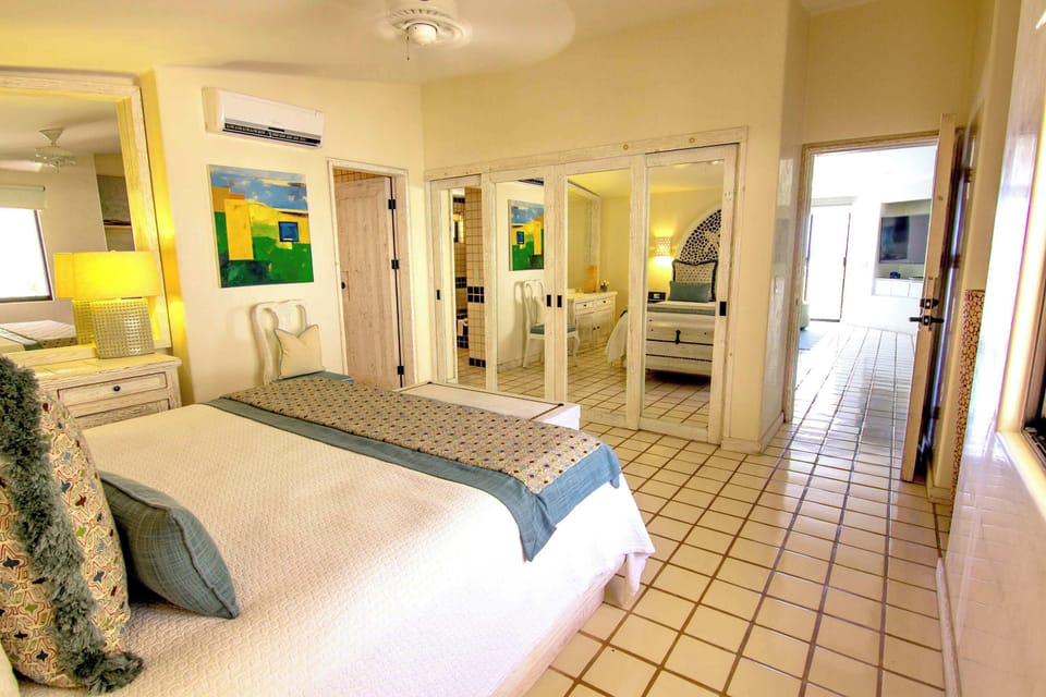 Peaceful retreat. King-size bed & private bathroom. 