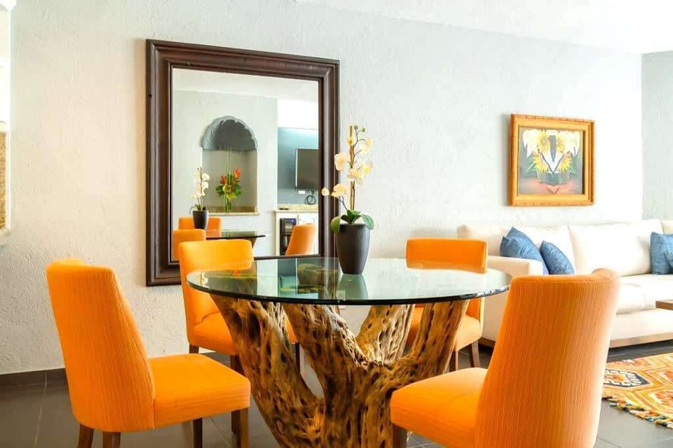 Chic dining space. Perfect for romantic dinners. 