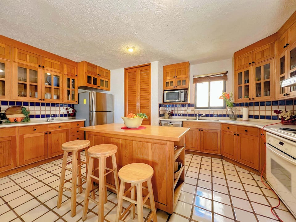 Fully equipped kitchen. Plenty of counter space and storage.
