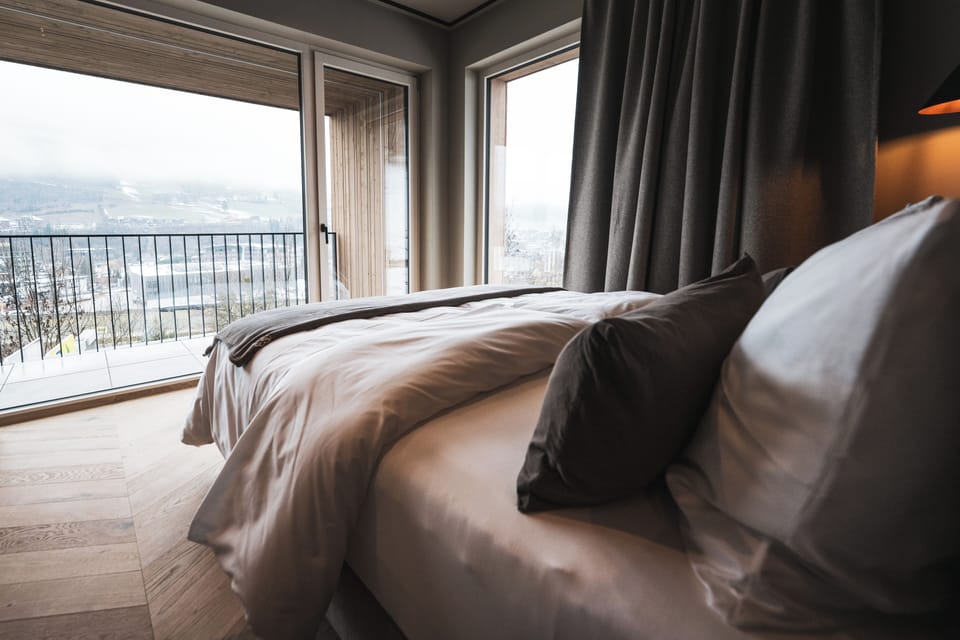 Deluxe Room, Mountain View | Desk, laptop workspace, soundproofing, free WiFi