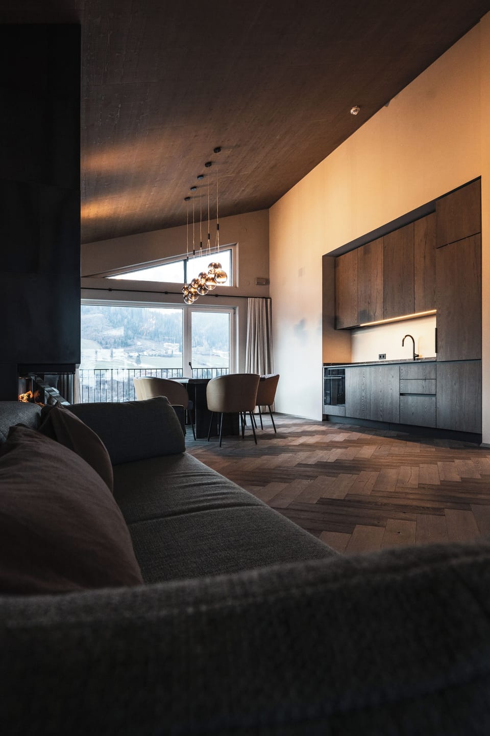 Panoramic Suite, Mountain View | Desk, laptop workspace, soundproofing, free WiFi