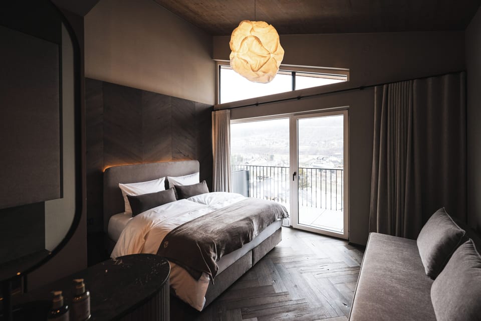 Panoramic Suite, Mountain View | Desk, laptop workspace, soundproofing, free WiFi