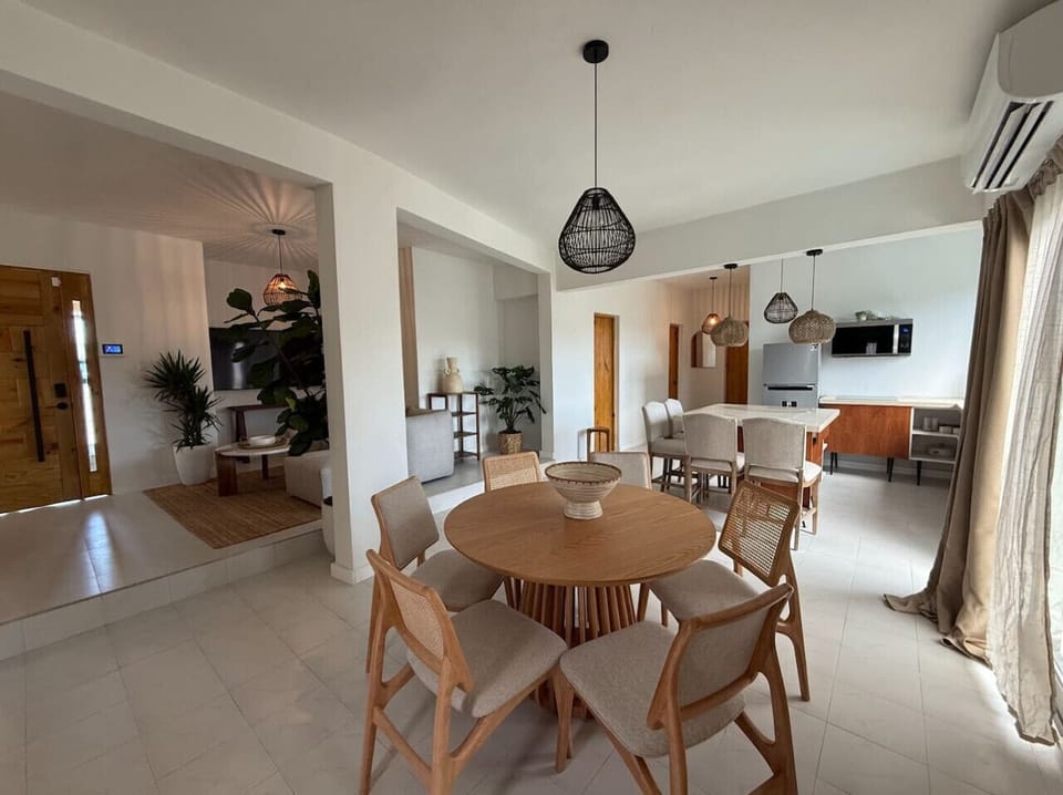Dining area (shared)