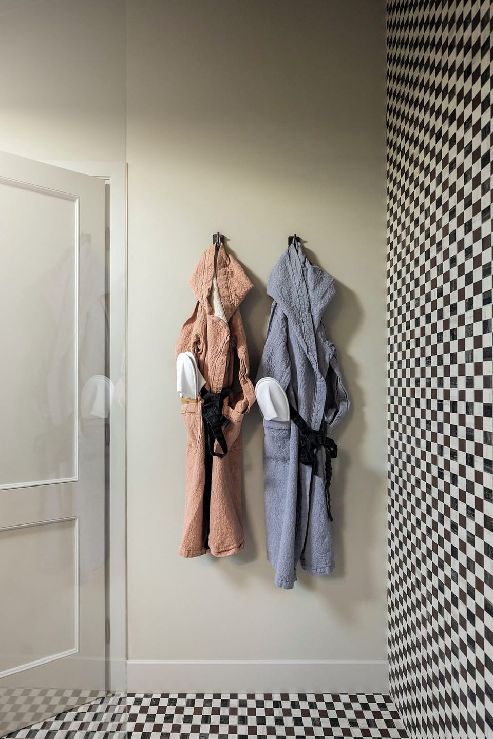 Studio Suite, Garden View | Bathroom | Slippers, bidet