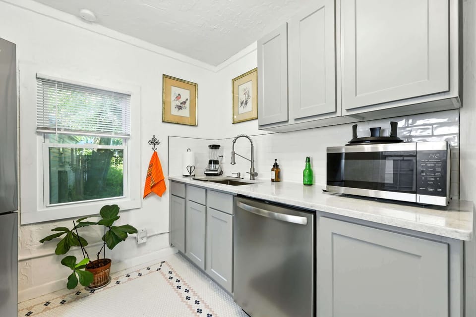 Full kitchen 
