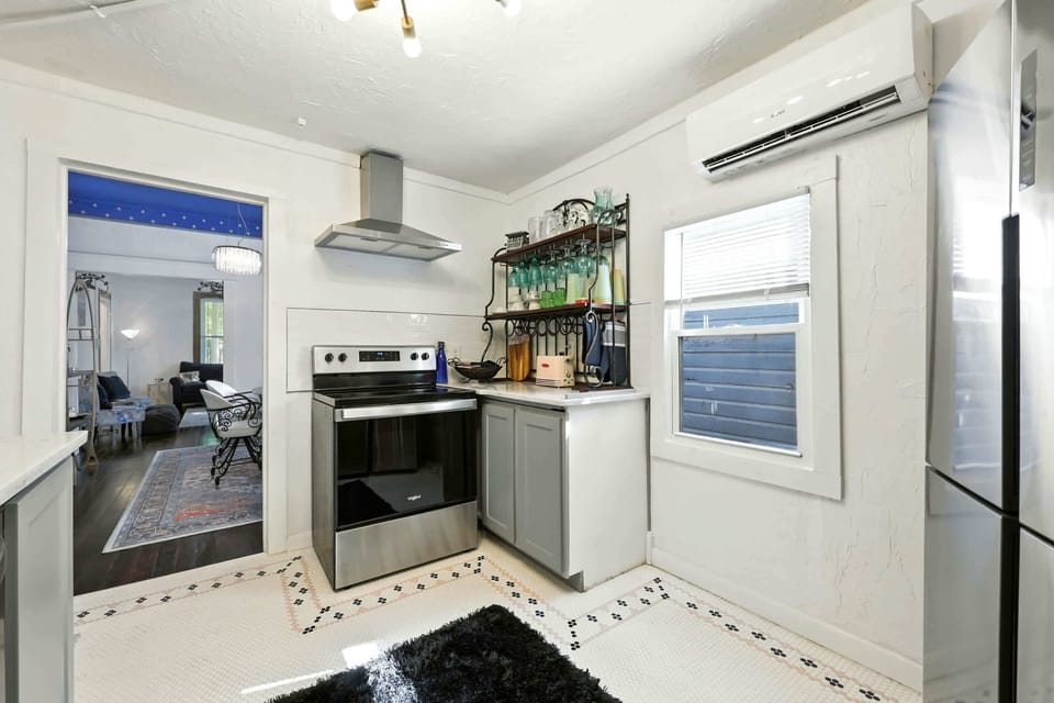 Full kitchen 
