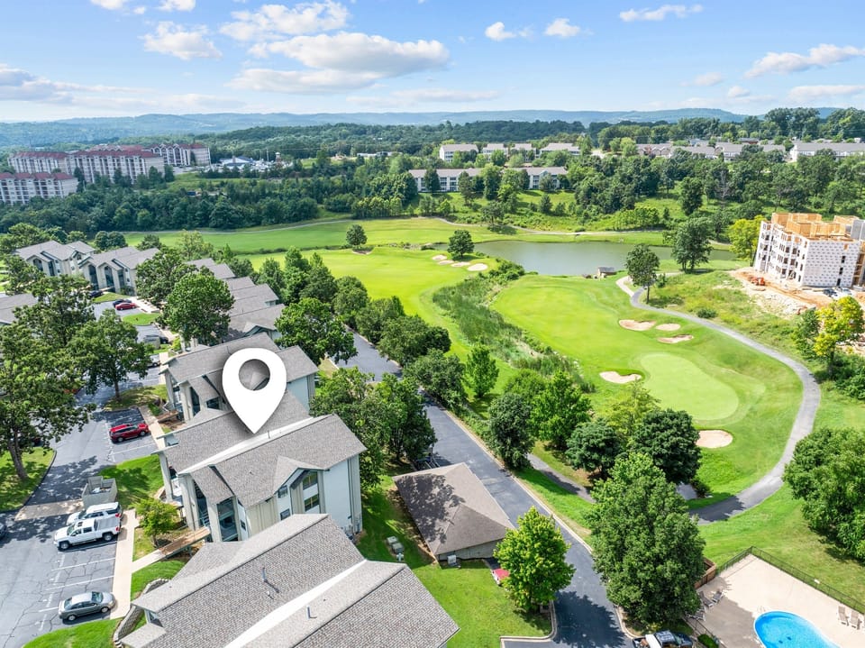 📍 The Greens at Thousand Hills—nestled right on the golf course, offering quiet surroundings just one block off the Branson Strip.