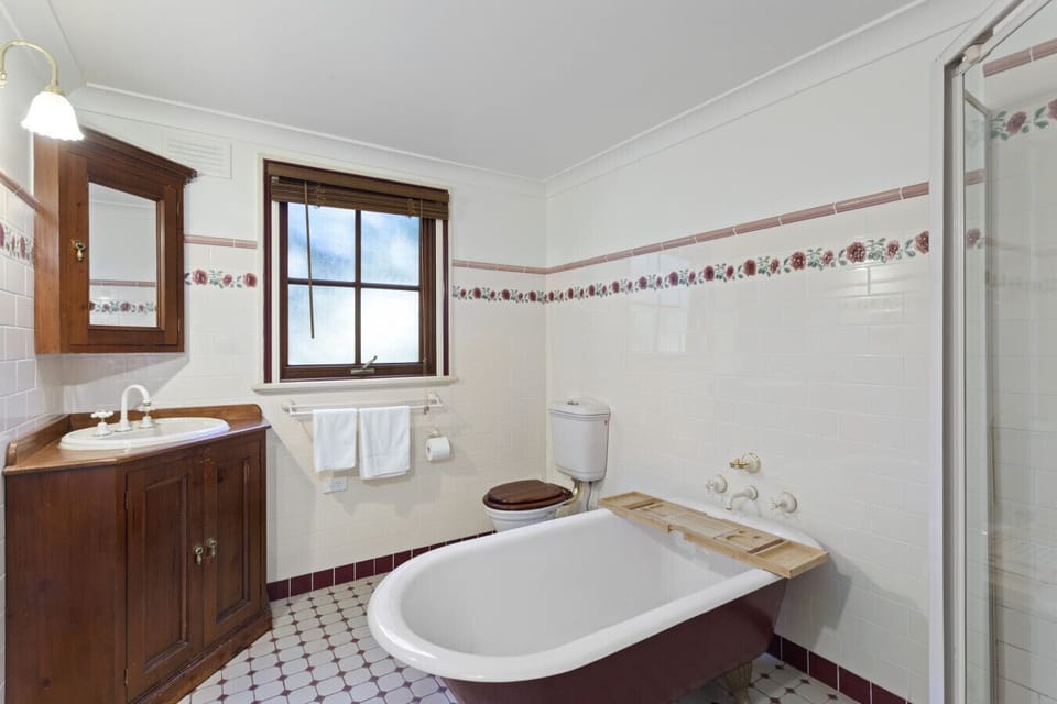 Main Bathroom - Downstairs