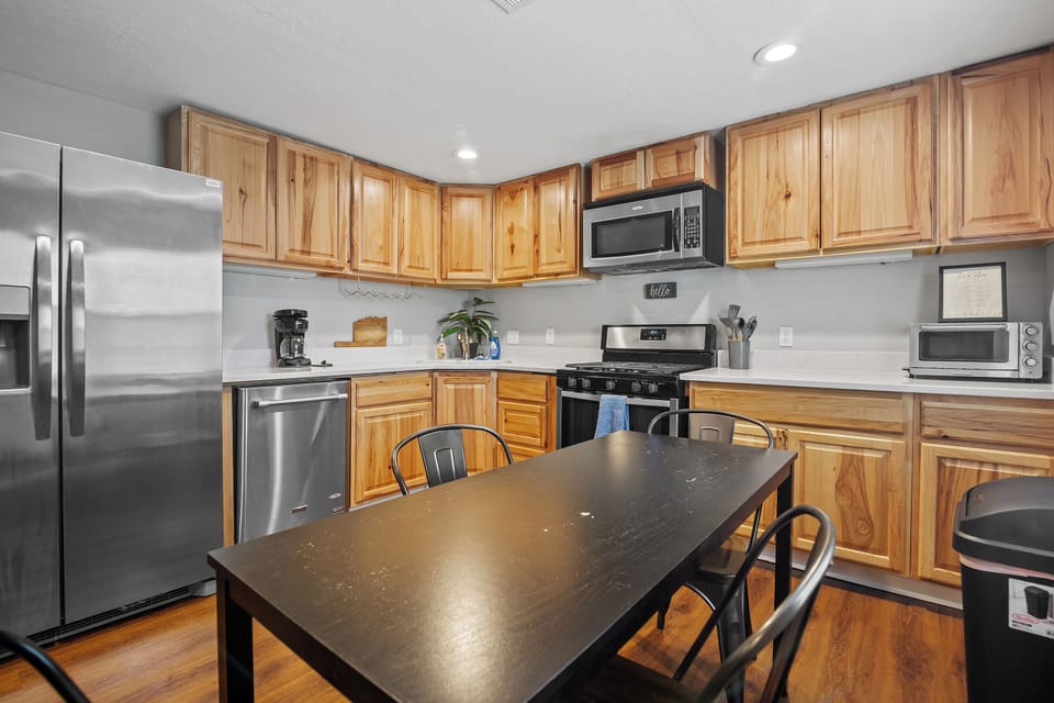 Kitchen/Dining Area