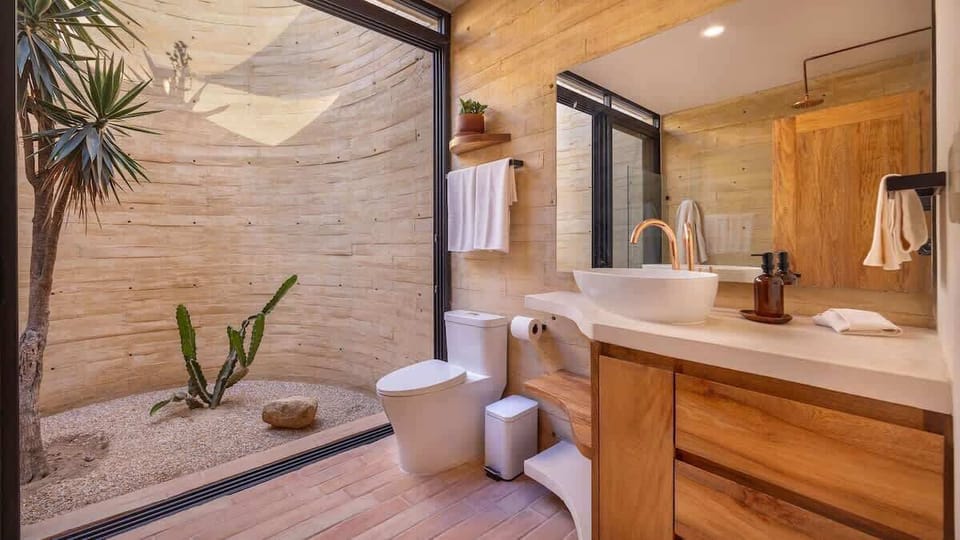 Bathroom and private courtyard