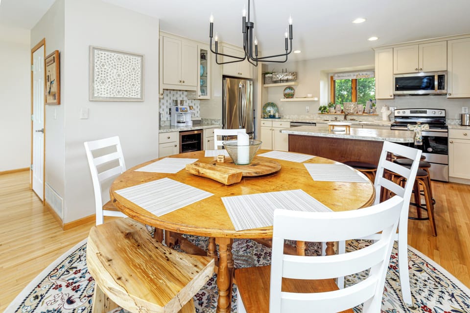 The open concept kitchen and dining area allows the conversation to flow freely without being 'stuck' in the kitchen. 