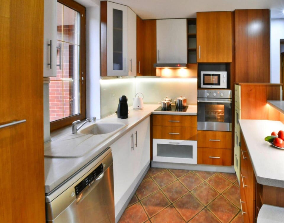 Mobile Home | Private kitchen | Highchair