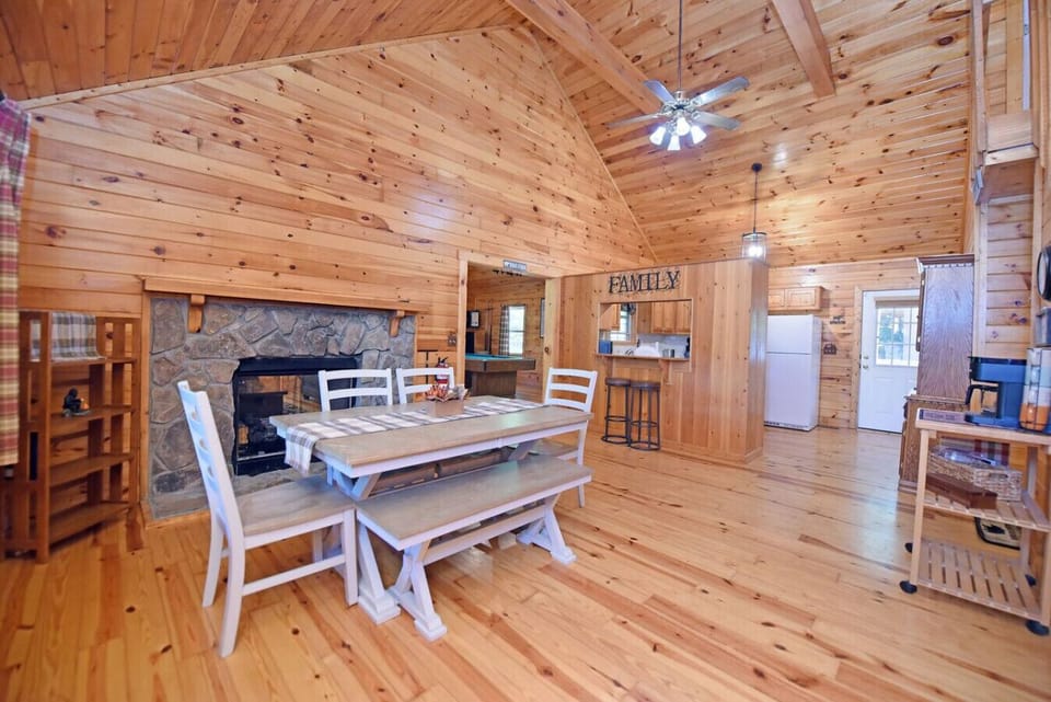 Pet friendly cabin rental, north georgia, blue ridge
