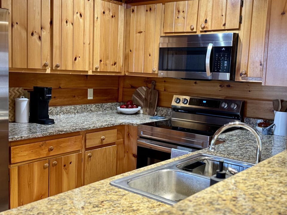 The Treehouse cabin rental Morganton GA