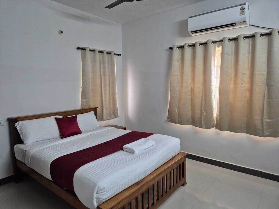 Deluxe Double Room, Canal View | Premium bedding, memory foam beds, individually furnished, soundproofing