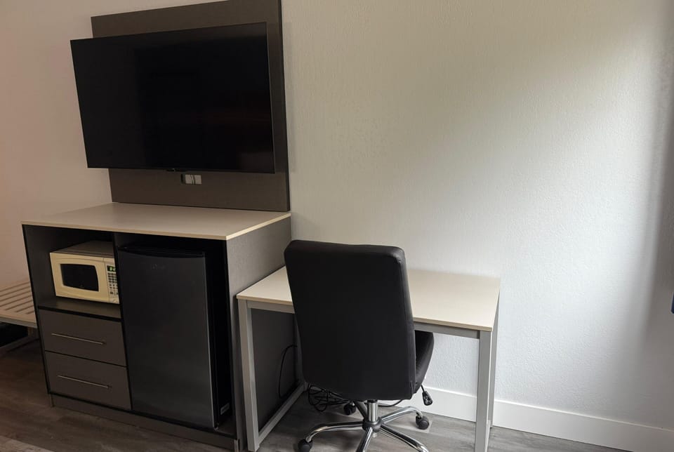 2 Queen Beds Accessible Non Smoking | Room amenity