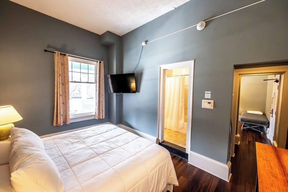 Wake up to an easy ensuite flow for effortless mornings.
