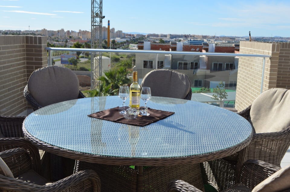 Apartment | Outdoor dining