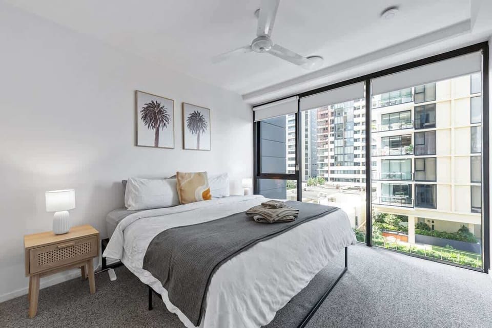 King Bedroom with Air-Con + Overhead Fan + Ensuite Bathroom...