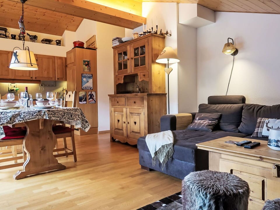 Furniture, Interior Design, Wood, Room, Flooring, Ceiling, Chair, Table, Floor, Lighting