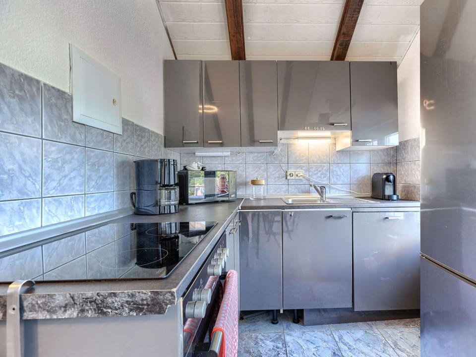 Kitchen, Kitchen Appliance, Countertop, Major Appliance, Flooring, Kitchen Sink, Cabinetry, Interior Design, Home Appliance, Floor