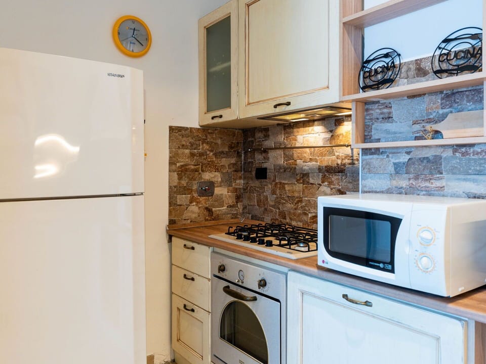Countertop, Major Appliance, Kitchen Appliance, Kitchen, Interior Design, Flooring, Cabinetry, Furniture, Ceiling, Home Appliance