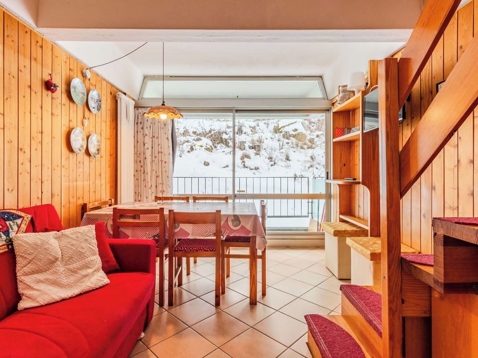 Room, Apartment, Wood Stain, Winter, Chair, Glacial Landform, Snow, Cabinetry