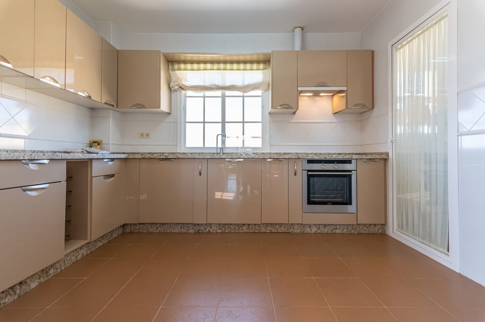 Apartment | Private kitchen | Coffee/tea maker, fridge, microwave, oven