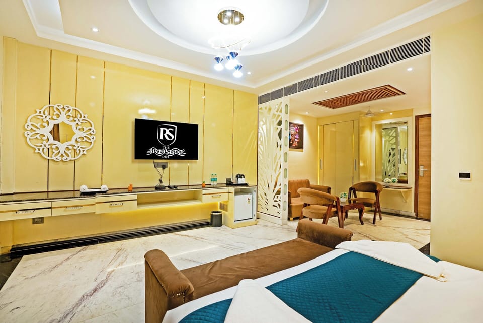 Presidential Room, City View | Premium bedding, desk, laptop workspace, blackout drapes