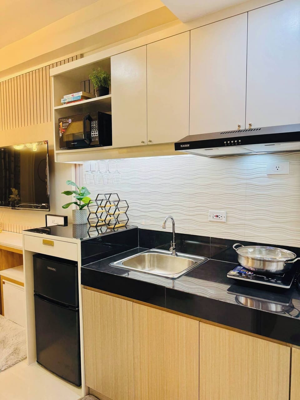Condo, 2 Bedrooms, City View | Interior