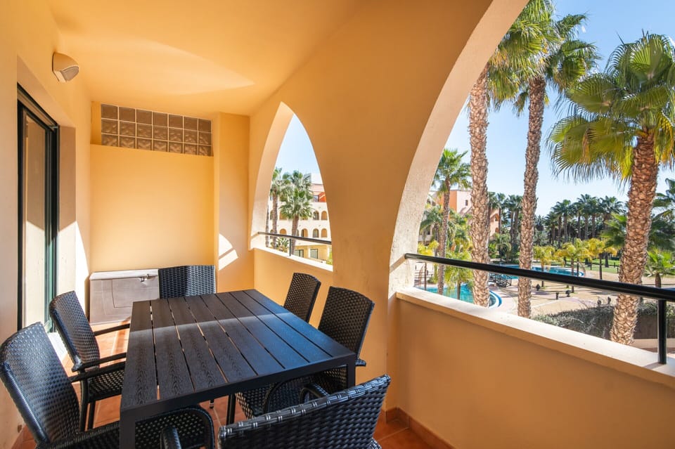 Apartment | Outdoor dining