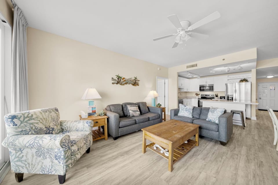 25-web-or-mls-9902 S Thomas Dr 1826-15