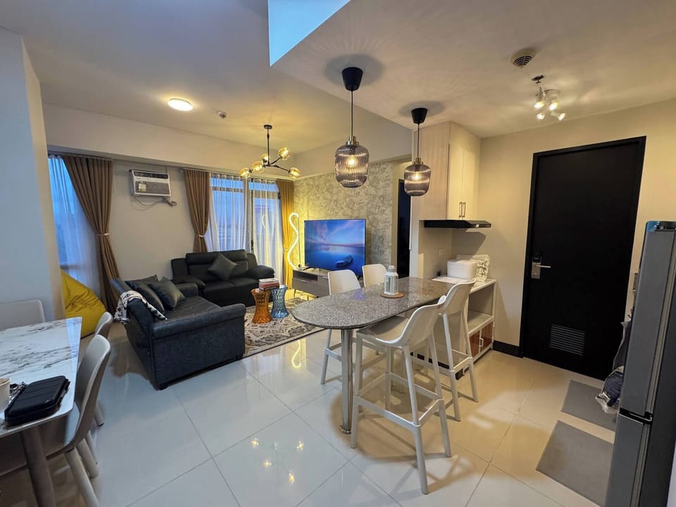 Condo, 2 Bedrooms, Accessible, Balcony | Living room