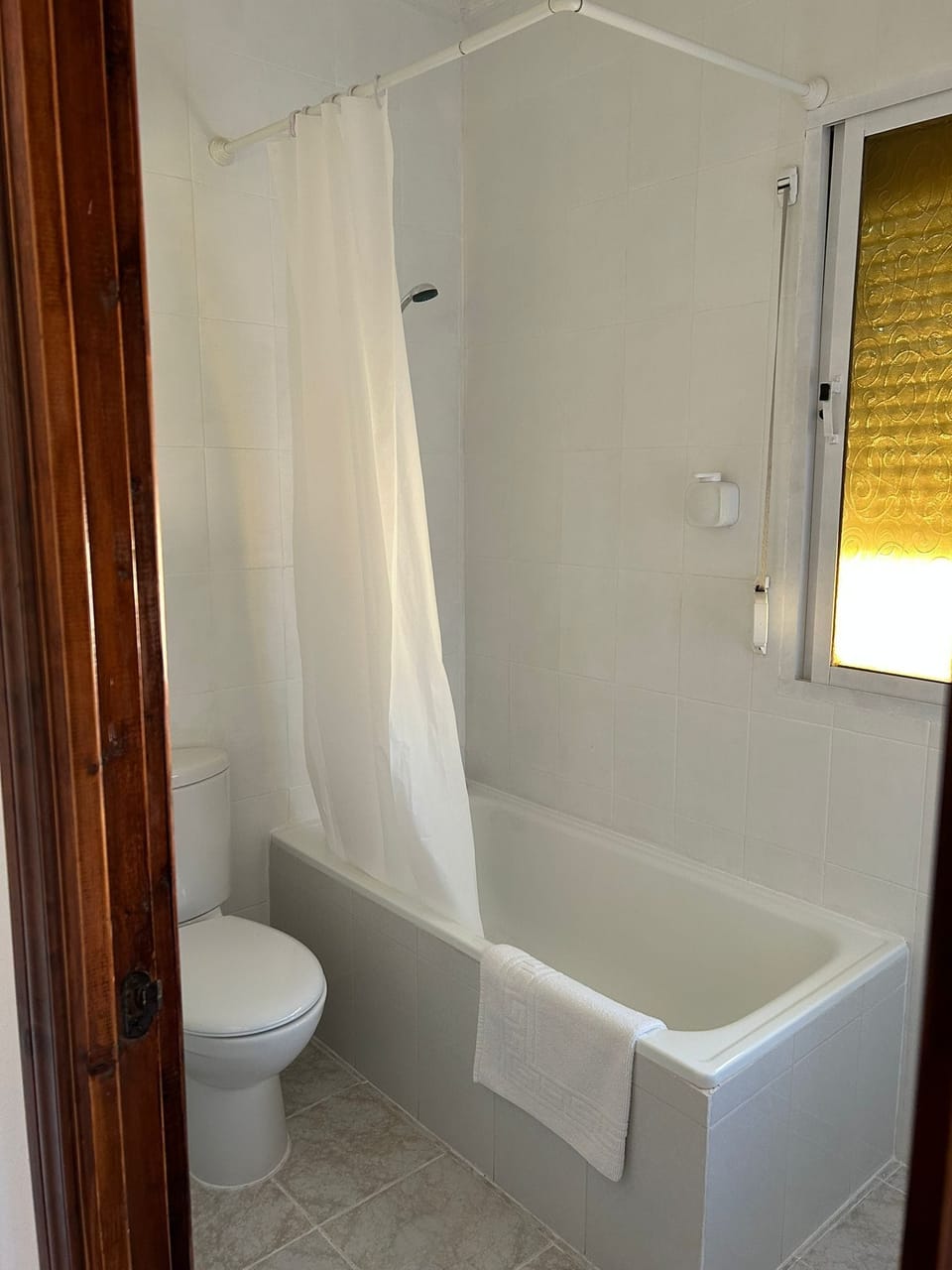 Standard Double Room, Garden View | Bathroom