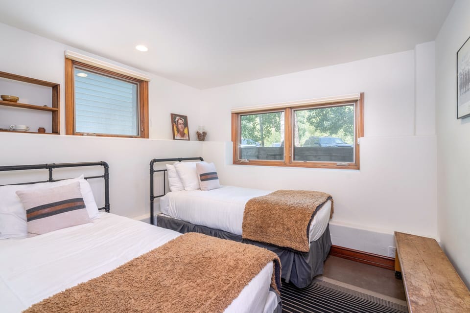 Bedroom 3 - Guest Bedroom - Ground Level - Two twin sized beds