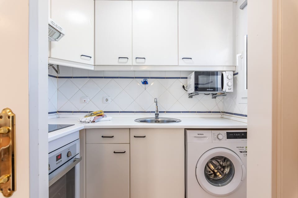 Apartment | Private kitchen | Fridge, microwave, oven, coffee/tea maker
