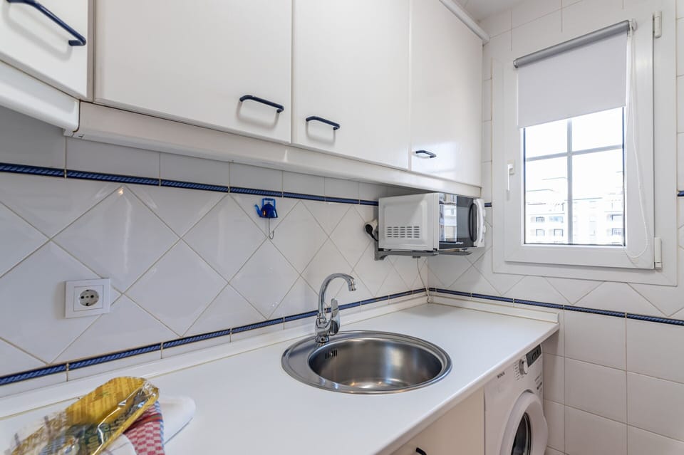 Apartment | Private kitchen | Fridge, microwave, oven, coffee/tea maker