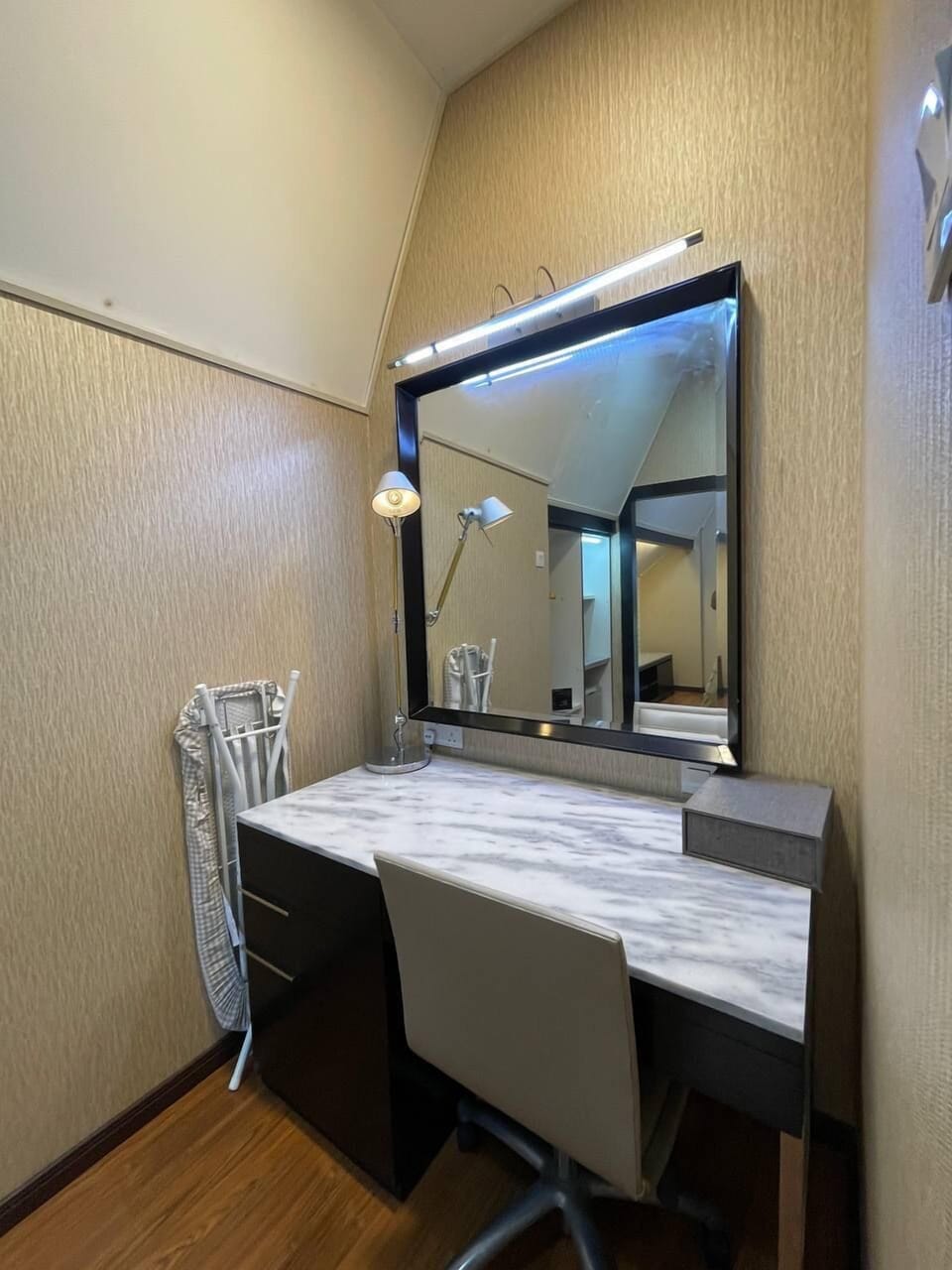 Classic Double Room | Desk, bed sheets