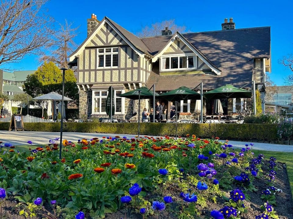 The Curator`s House Restaurant – ★★★★☆ – 15 Minutes Walk