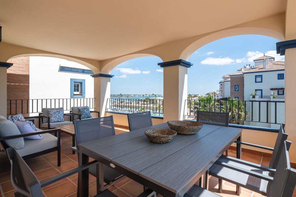 Apartment | Outdoor dining