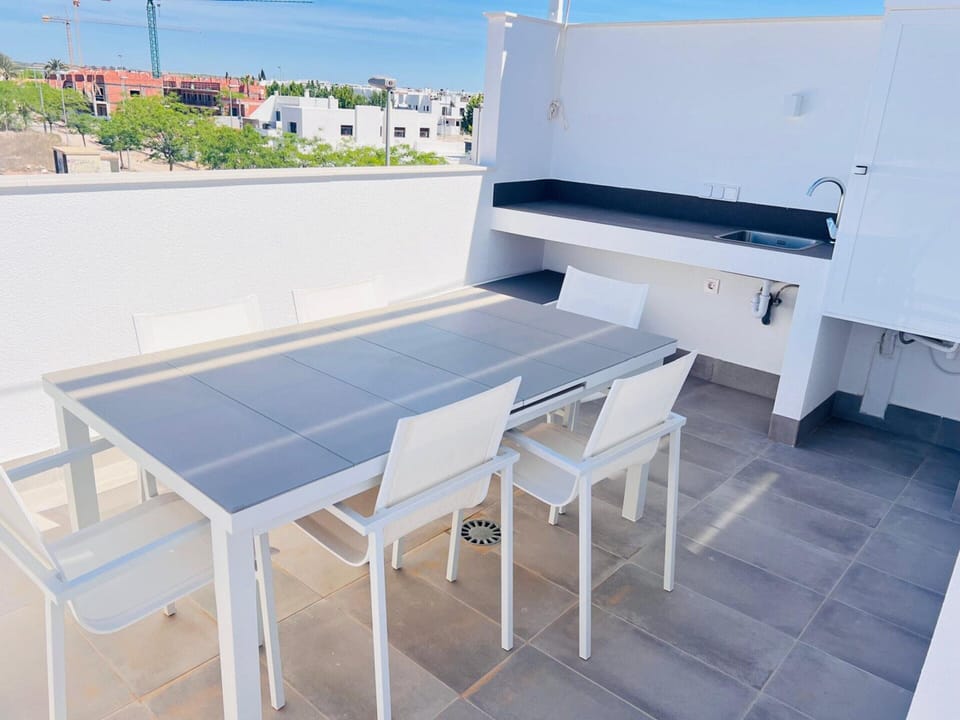 Apartment | Outdoor dining