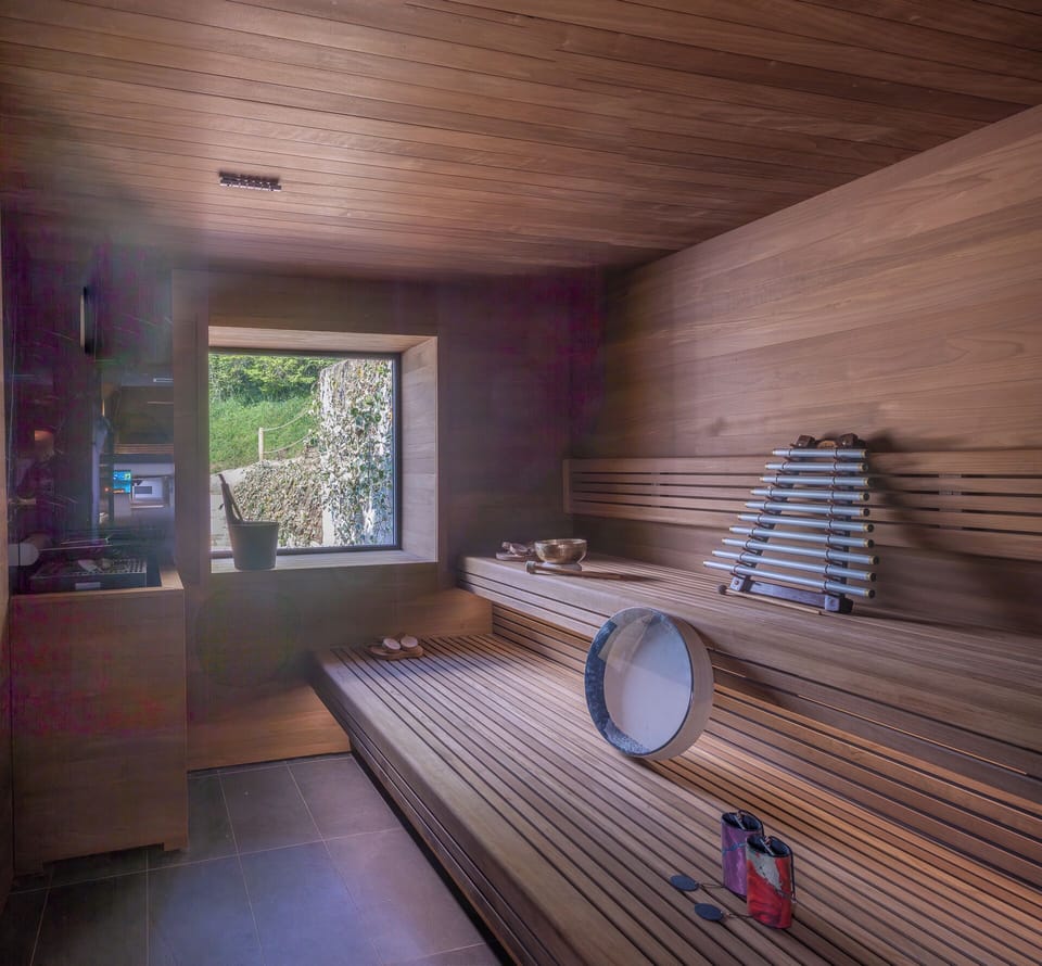 Sauna, hot tub, steam room, body treatments, aromatherapy