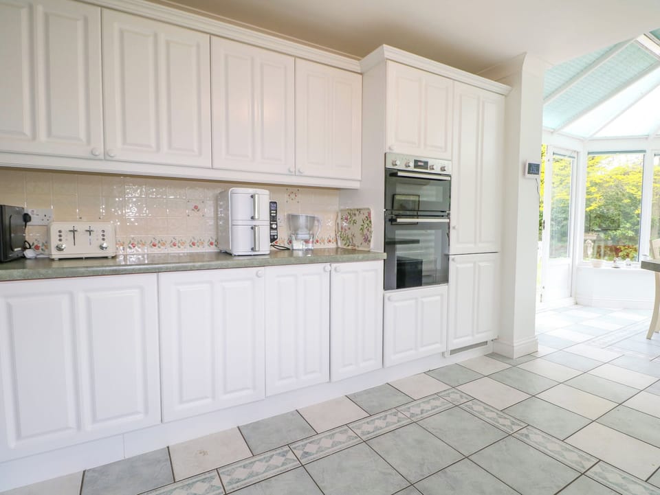 Microwave, dishwasher, toaster, cookware/dishes/utensils