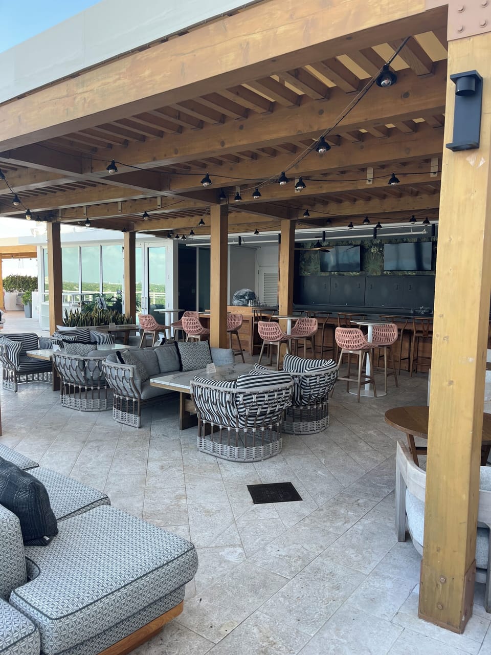 8th floor bar and restaurant