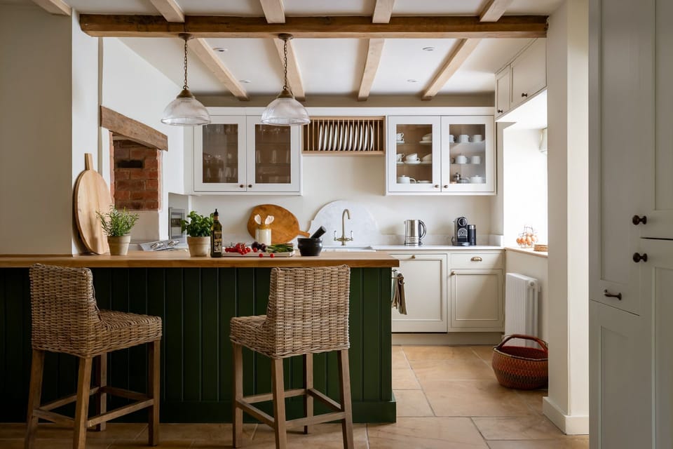 Apple Tree Cottage, Daglingworth kitchen  - Stay Cotswold